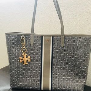 ✨FLASH SALE! Tory Burch Gemini Link Coated Tote!✨